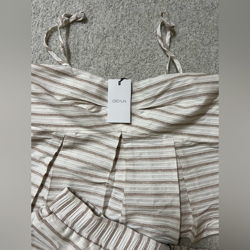 Greylin Two piece set- size L - Picture 5 of 8